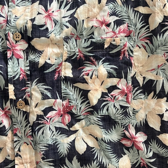 Marine Layer Vintage Hawaiian Print Button Up Shirt - Picture 5 of 6